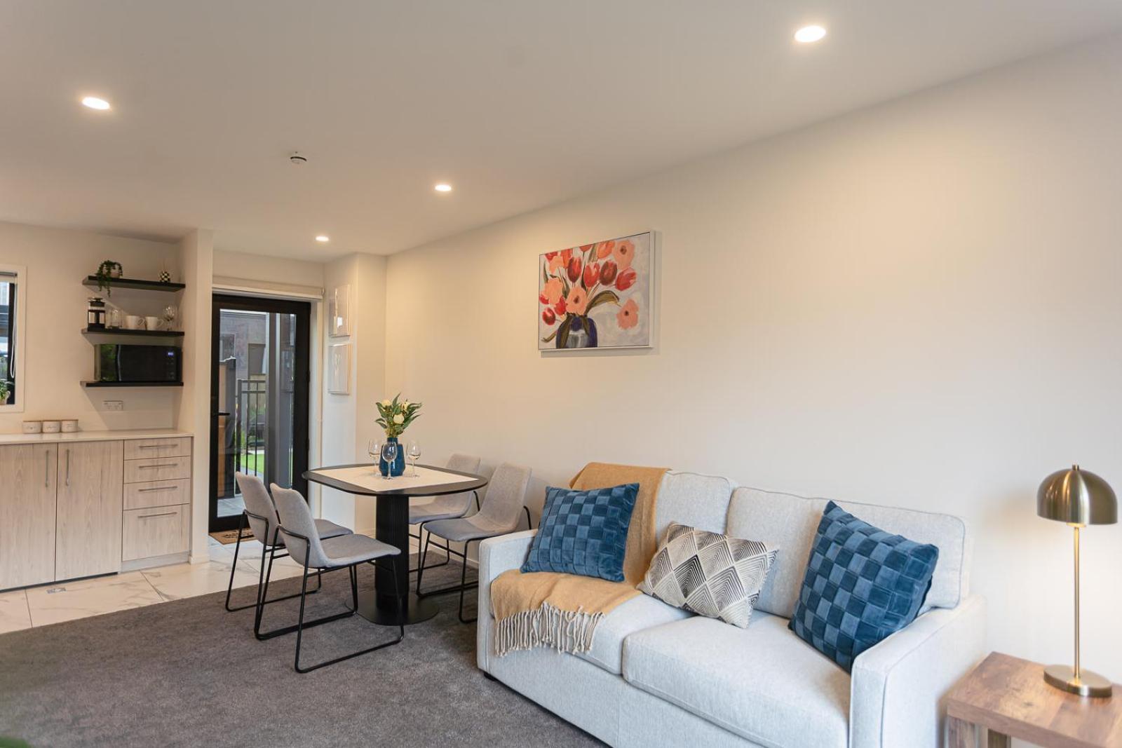 Modern 2 Bedroom Townhouse In Cbd With Parking! Sleeps 5 ไครสต์เชิร์ช ภายนอก รูปภาพ