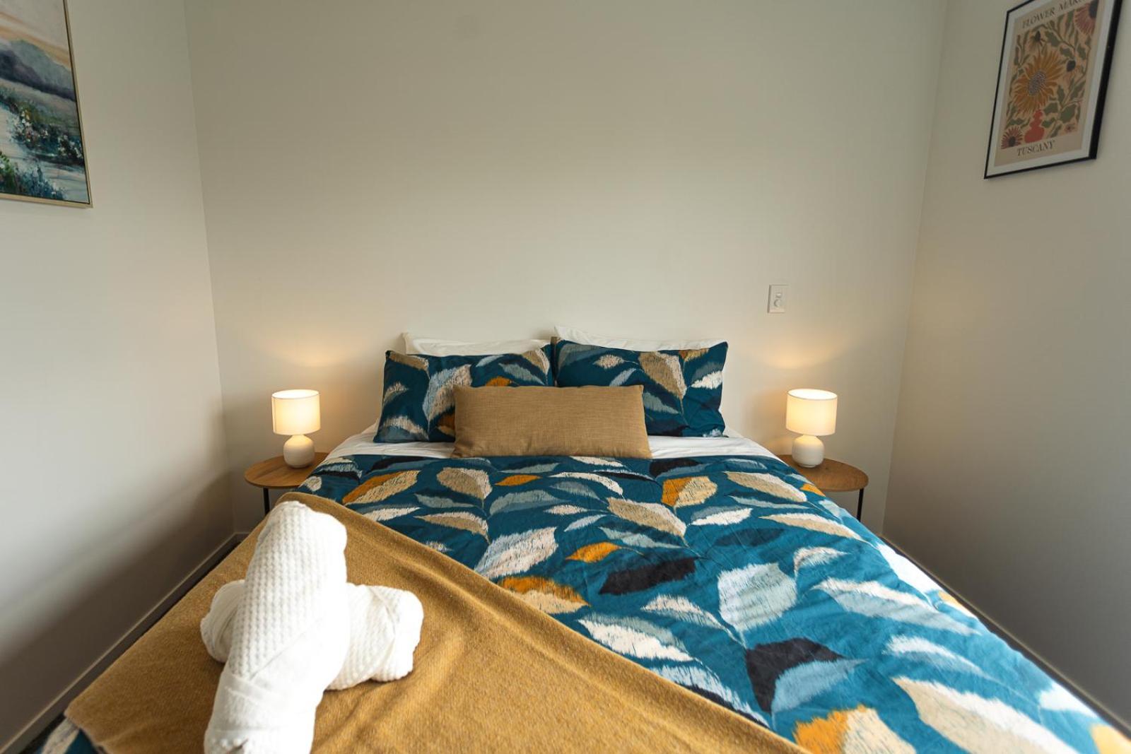 Modern 2 Bedroom Townhouse In Cbd With Parking! Sleeps 5 ไครสต์เชิร์ช ภายนอก รูปภาพ