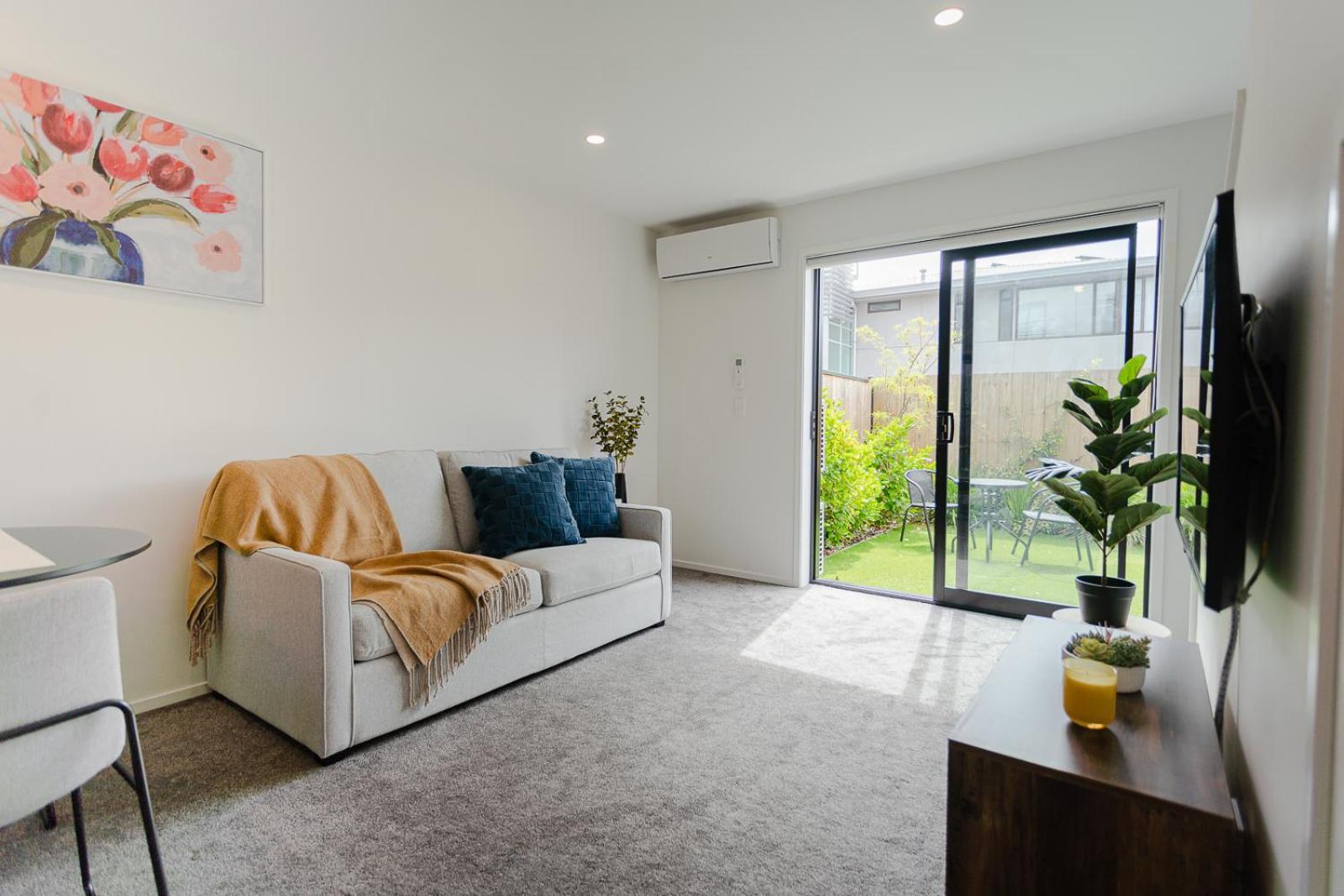 Modern 2 Bedroom Townhouse In Cbd With Parking! Sleeps 5 ไครสต์เชิร์ช ภายนอก รูปภาพ