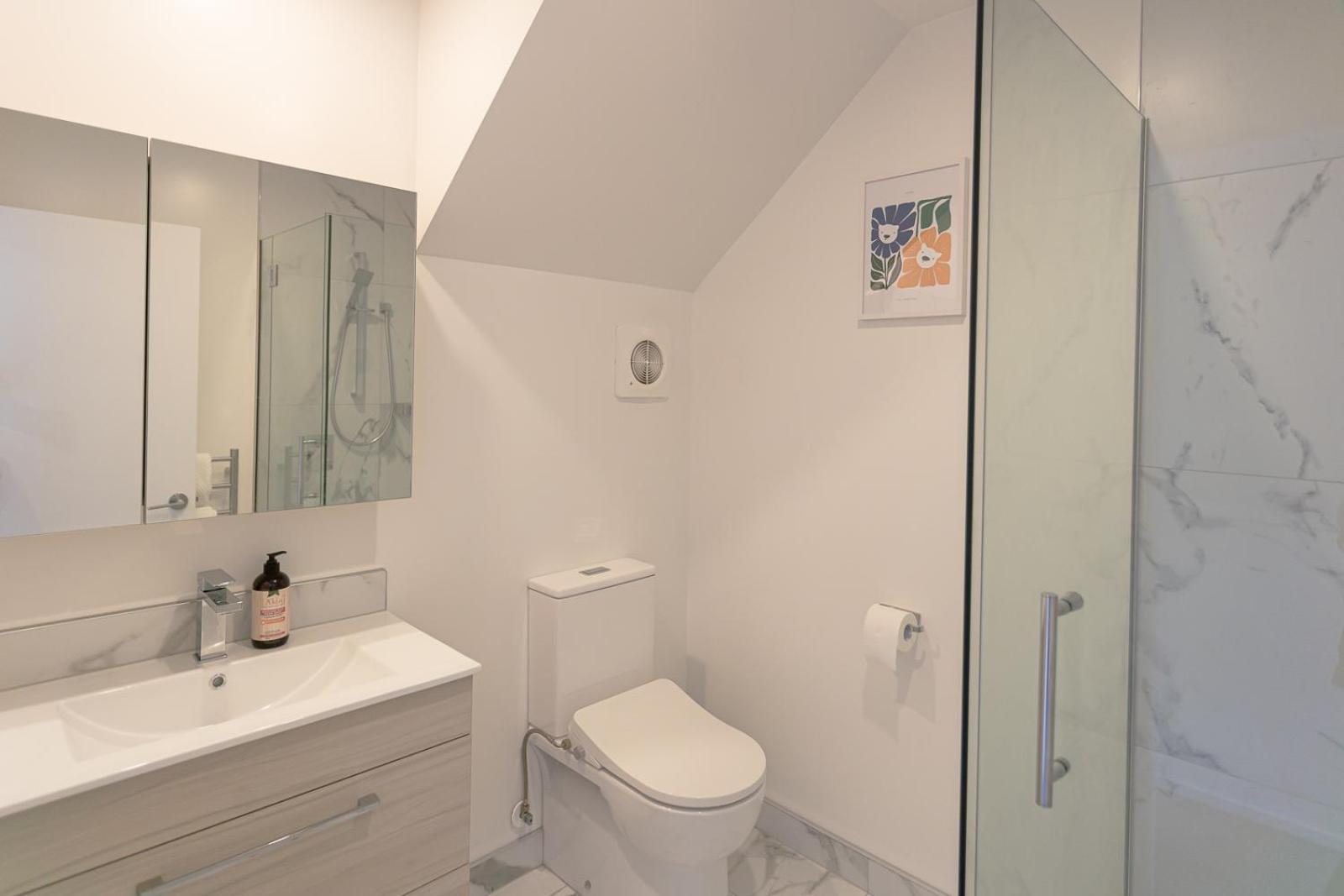 Modern 2 Bedroom Townhouse In Cbd With Parking! Sleeps 5 ไครสต์เชิร์ช ภายนอก รูปภาพ