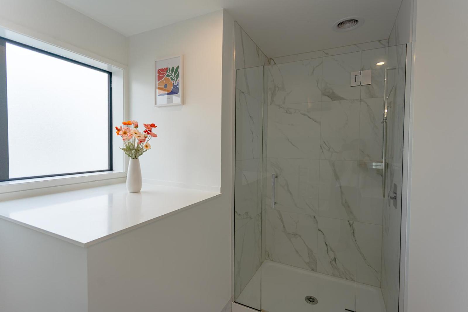 Modern 2 Bedroom Townhouse In Cbd With Parking! Sleeps 5 ไครสต์เชิร์ช ภายนอก รูปภาพ