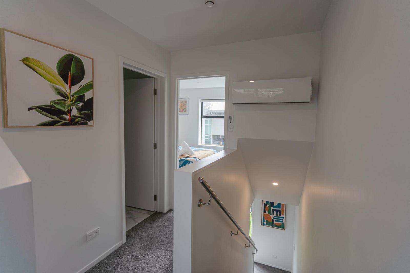 Modern 2 Bedroom Townhouse In Cbd With Parking! Sleeps 5 ไครสต์เชิร์ช ภายนอก รูปภาพ
