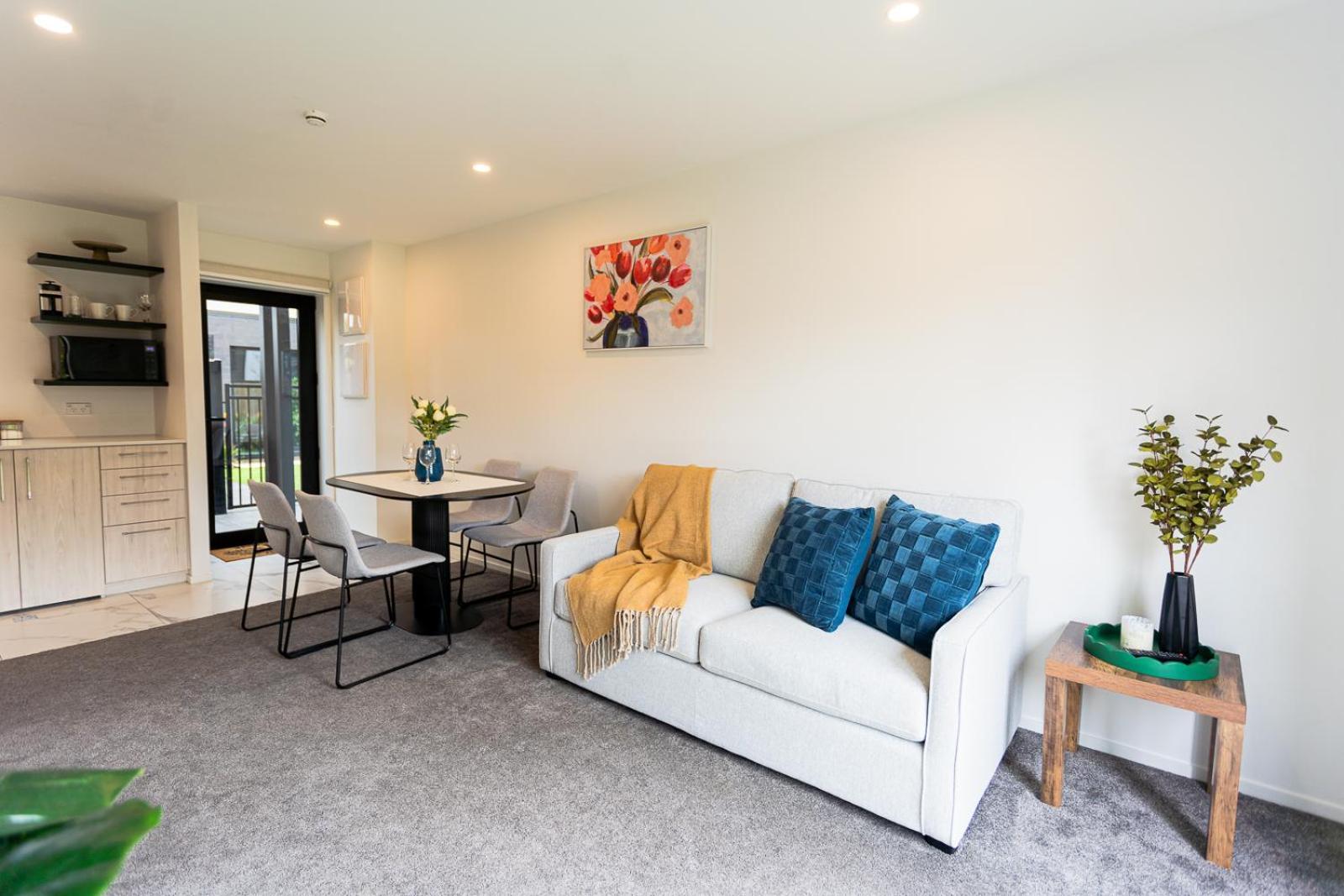 Modern 2 Bedroom Townhouse In Cbd With Parking! Sleeps 5 ไครสต์เชิร์ช ภายนอก รูปภาพ