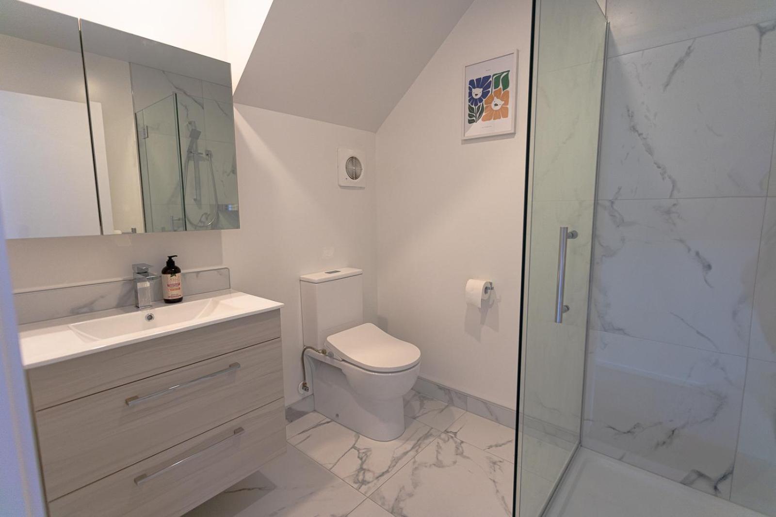 Modern 2 Bedroom Townhouse In Cbd With Parking! Sleeps 5 ไครสต์เชิร์ช ภายนอก รูปภาพ